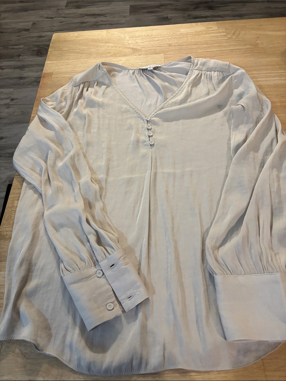 Women’s  Light Cream V-Neck Button-Trim Long Sleeve Blouse